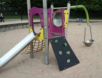 Multi-play unit including metal ladder access, netted rope access, tunnel, sliding pole and metal slide