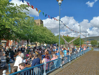 Stalybridge Crowd